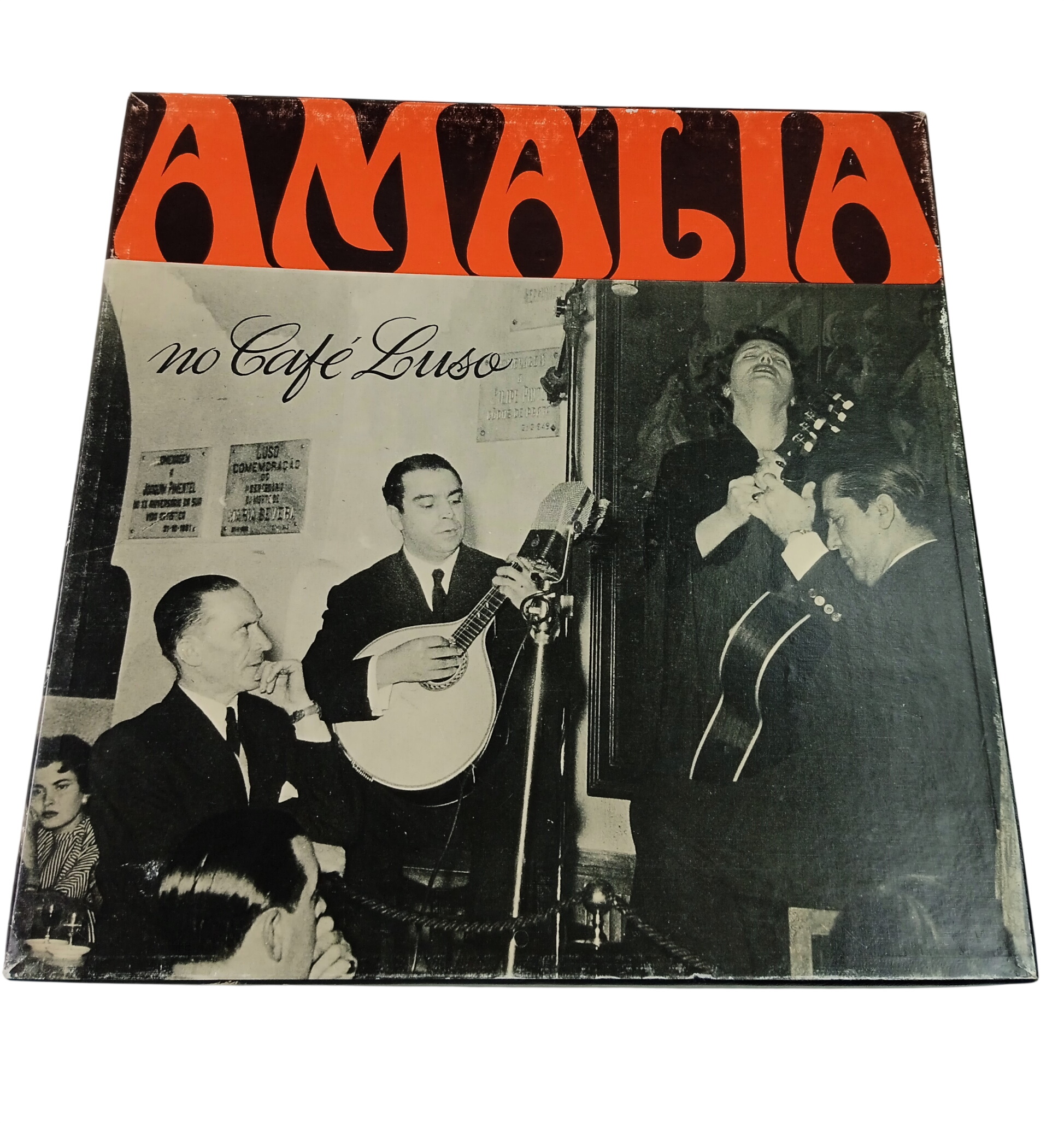 Acheter Vinyle 33 tours AMALIA RODRIGUES, album "No Café Luso" de 1955 Bon état - 20,00 € Vinyle 33 tours AMALIA RODRIGUES, album "No Café Luso" de 1955 Bon état - reconditionné disponible sur Label Emmaüs